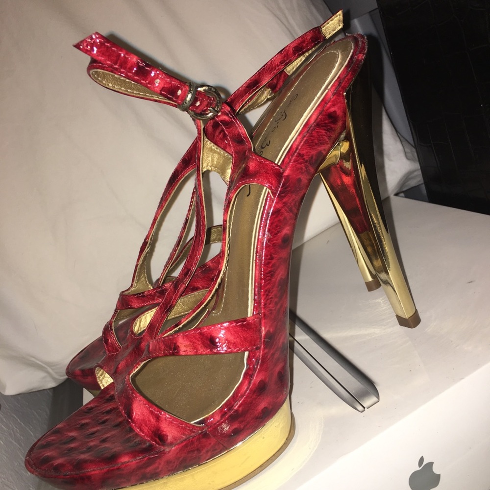 Red heels 👠 - Picture 3 of 4